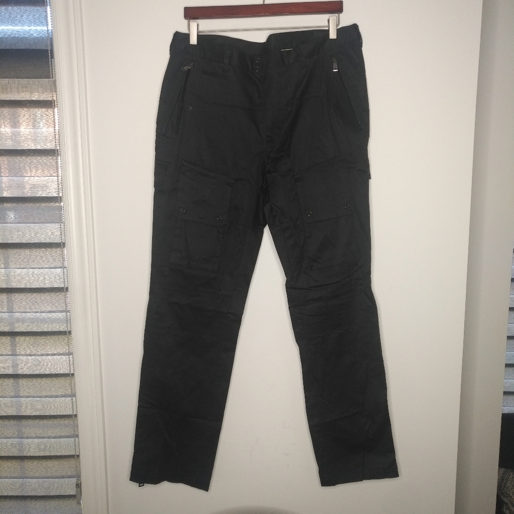RLX by Ralph Lauren - exclusive cargos - size 36